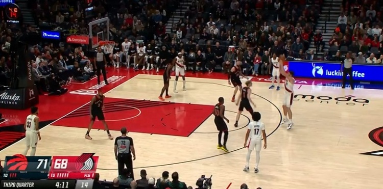 重炮！克林根再获空位 三分命中帮助球队扳平比分