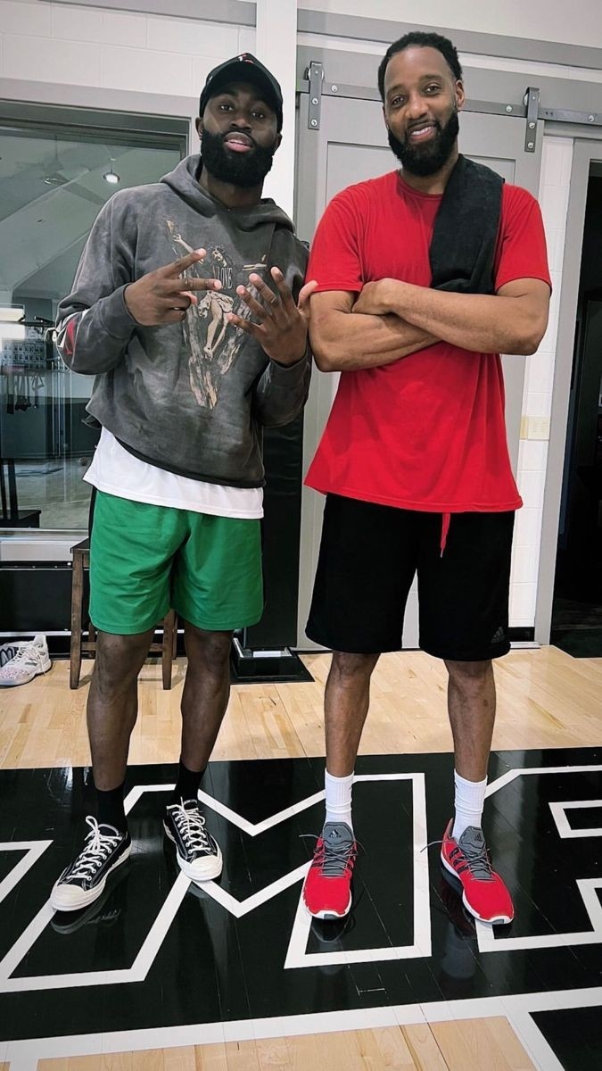 杰伦·布朗：麦迪是我的儿时偶像和导师 休赛期经常和他待在一起