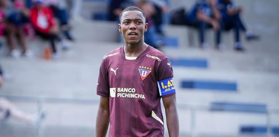 世体：巴萨正试训厄瓜多尔17岁后腰卡斯蒂略，评估其竞技水平