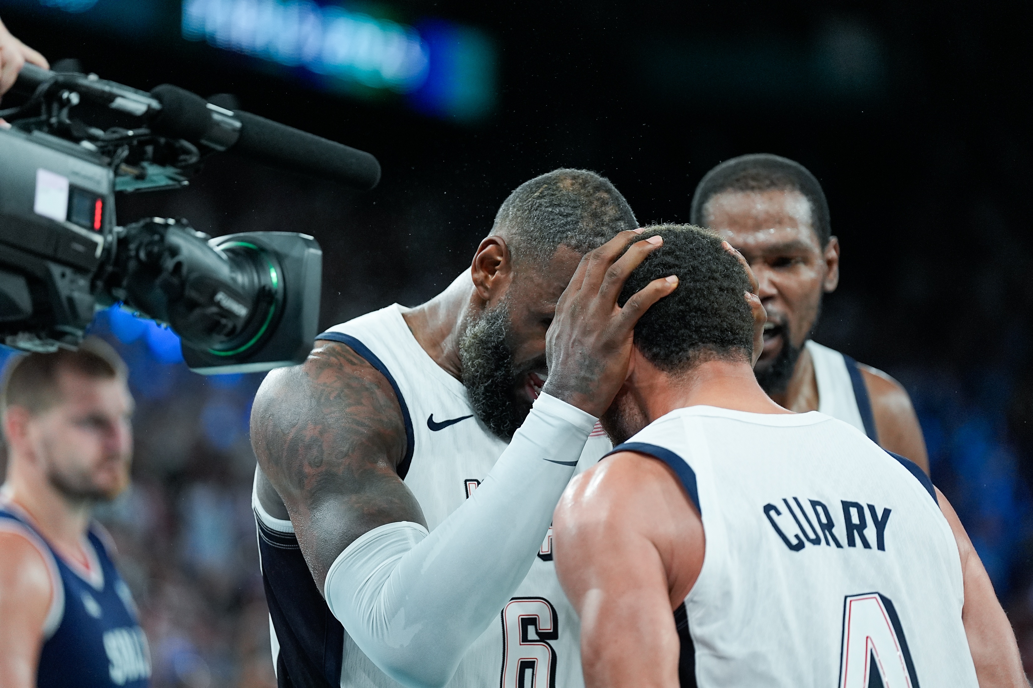 爱游戏体育小组-科尔:詹姆斯比较爱发声&库里是低调领袖 MVP们奥运决赛信赖库里