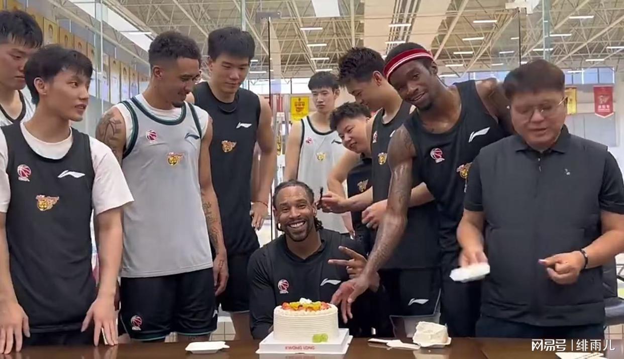 爱游戏体育小组-广东队最新消息！杜锋保不住萨林杰，朱芳雨瞄准两大新内线！