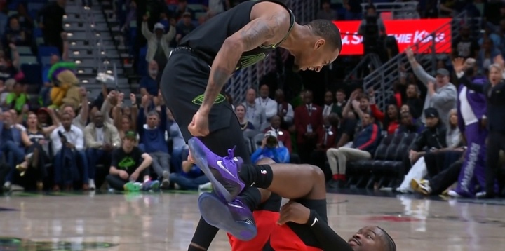 爱游戏体育小组-穆雷怒喷：TM站起来啊混蛋 逼逼赖赖啥？谢德：领先15分还搞这些