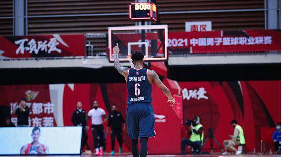 爱游戏体育管理-末节接管比赛将冷门扼杀 马尚归来广东即刻止颓